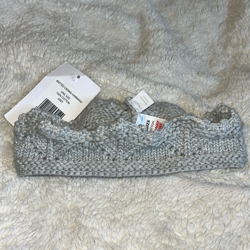 Knitted crown hairband